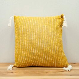 PDIA11 COJIN MOSTAZA CON BORLAS 45CMX45CM